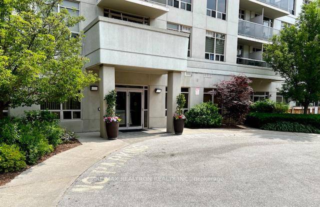 Beautiful and Spacious 1 1 Bedroom Plus Den Condo, Excellent Location !