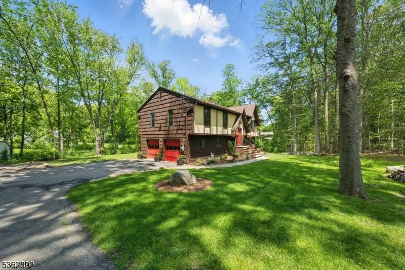 Gorgeous updated turnkey custom Bi Level located in the bucolic Intervale Section of Parsippany.