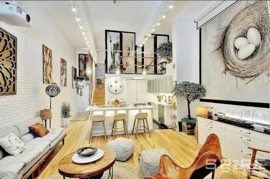GORGEOUS HIGH TECH 2BR LOFT WITH PRIVATE TERRACE IN THE HEART OF THE WEST VILLAGEExperience the ultimate in luxury living at Apartment 310, 130 Barrow Street a rare West Village ...
