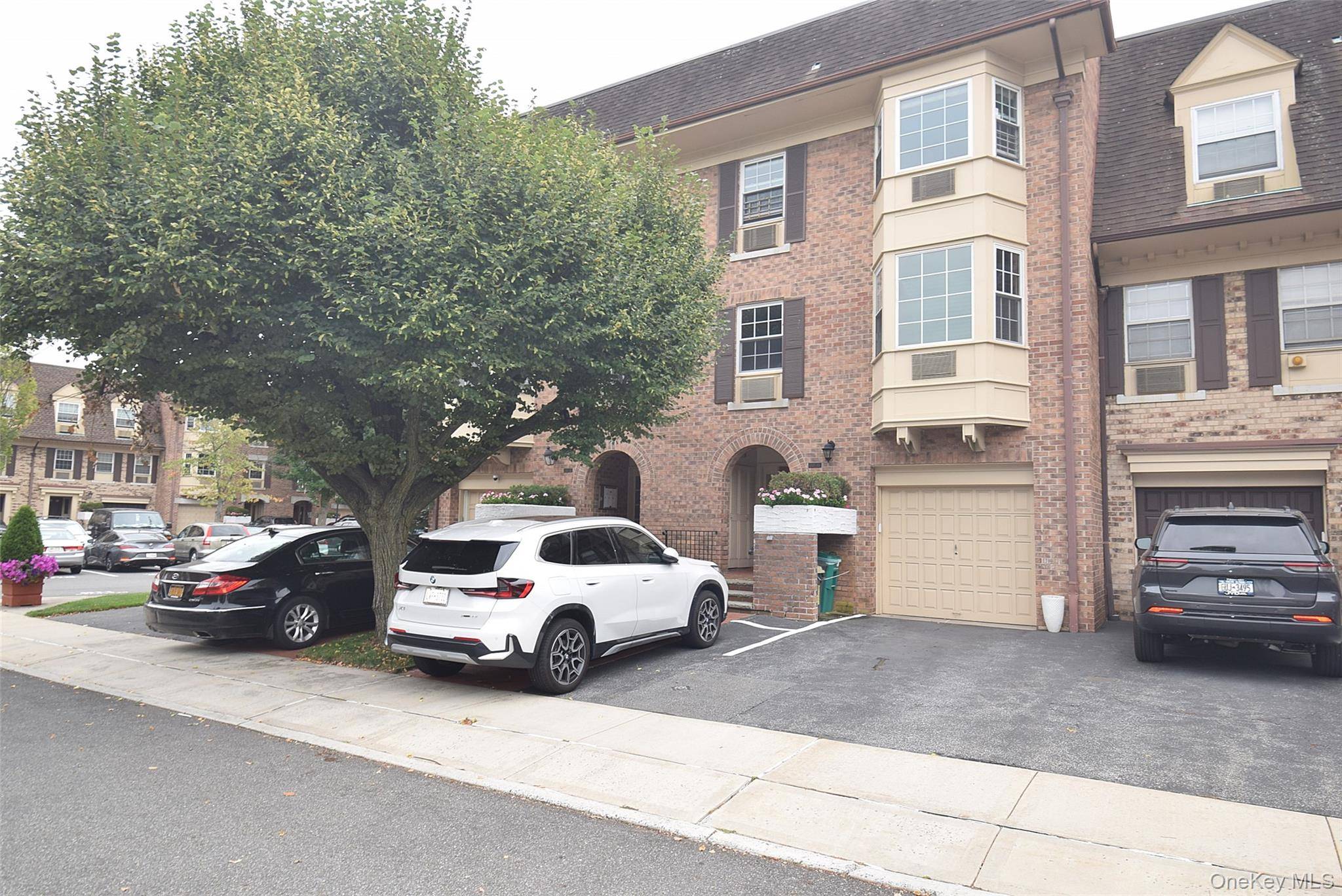 BAYBRIDGE LUXURY CONDO amp ; GATED COMMUNITY WITH RESORT STYLE LIVING, SIMPLEX, TOP FLOOR UNIT, MINT CONDITION, TOTALLY UPDATED 2 BEDROOMS, 2 BATHS, WITH GARAGE, WOOD FLOORS, BAY WINDOWS, IN ...