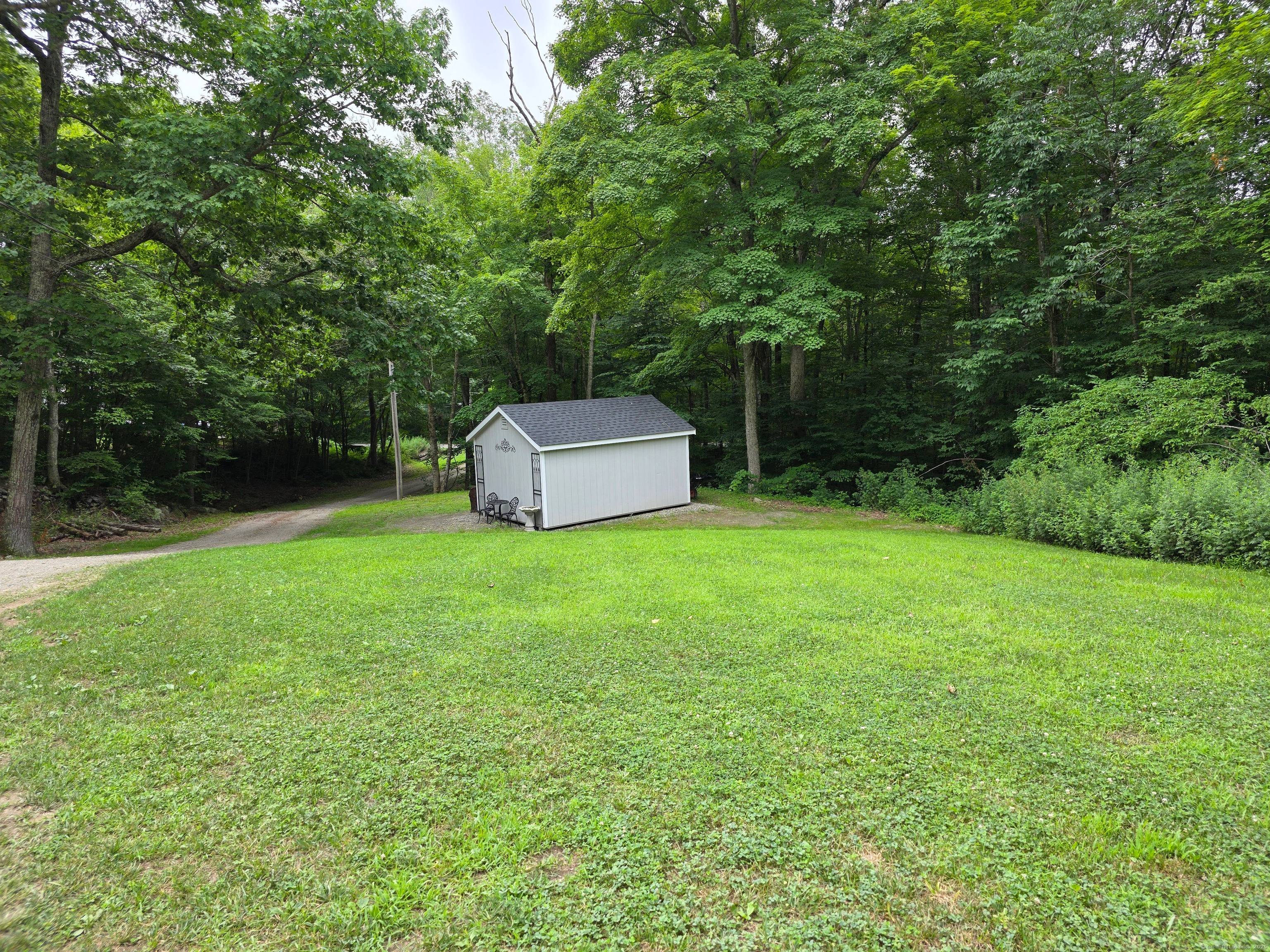IF YOUR LOOKING FOR PRIVACY THEN HERE IT IS, VERY NICE HOME IN A CONVIENT LOCATION, STAINLESS STEEL APPLIANCES, WITH 3 BEDROOMS AND 2 FULL BATHS, LOWER LEVEL IS FINISHED ...