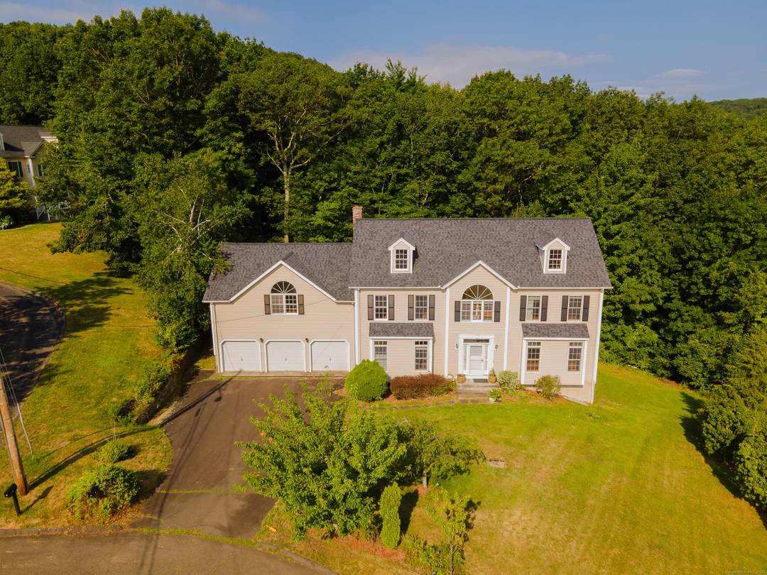 A Private Colonial Retreat in Hamden, CT Tucked away on a serene cul de sac in Mount Carmel, 52 Quarry Lane is an exceptional 5 bedroom, 2.