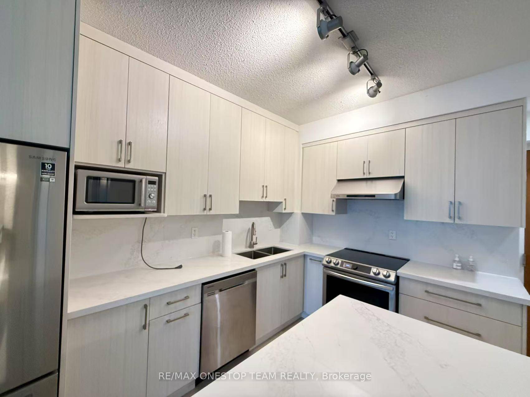 Welcome To Spire ! Open, Airy, Well Maintained Split 2 Bdrm W Huge Balcony And 9' Floor To Ceiling Windows, Lots Of Natural Light And Stunning Northern City Views.