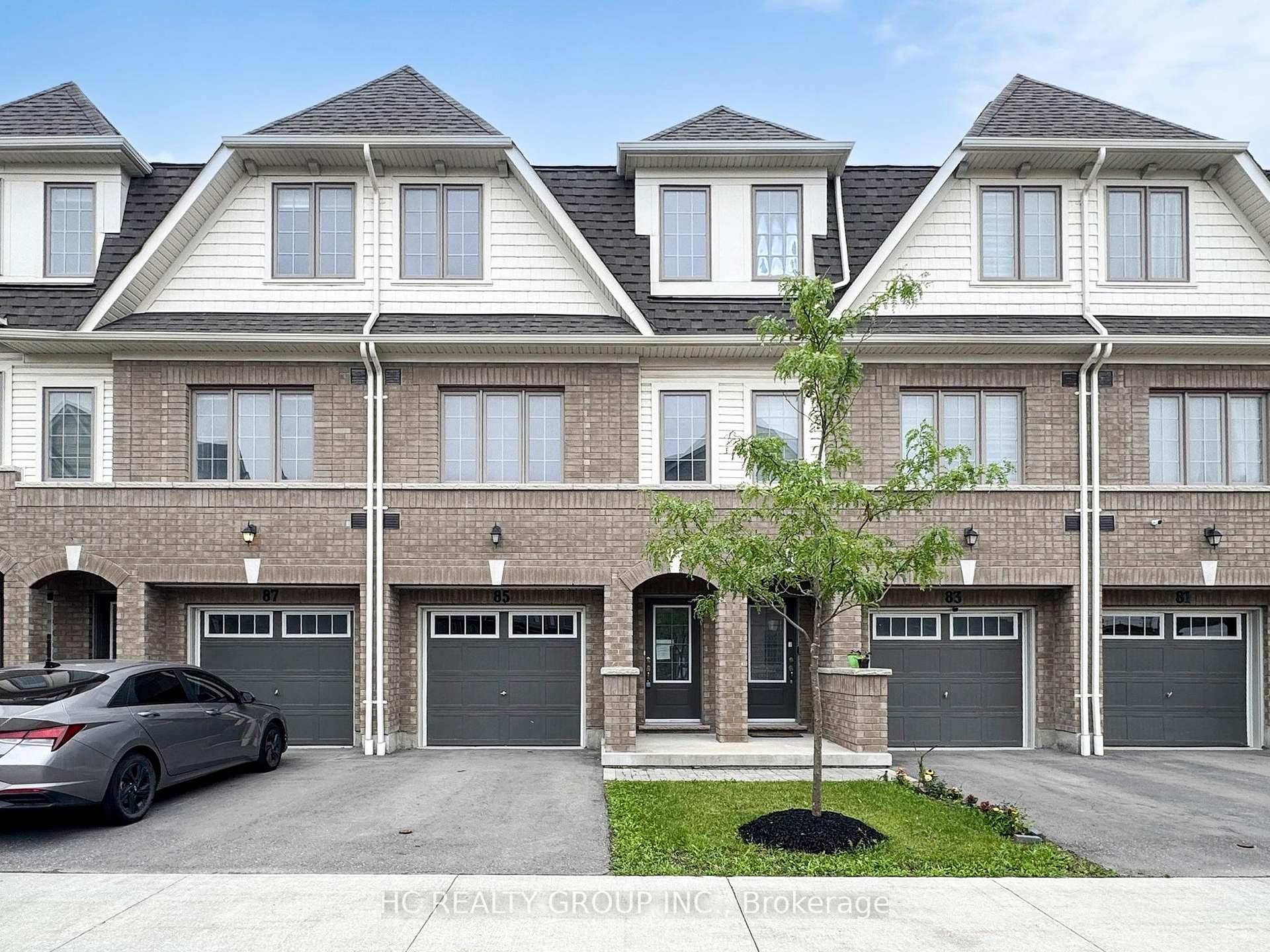 Elegant 4 year new, 3 storey condo townhouse located in the vibrant and growing Windfields Community of North Oshawa.