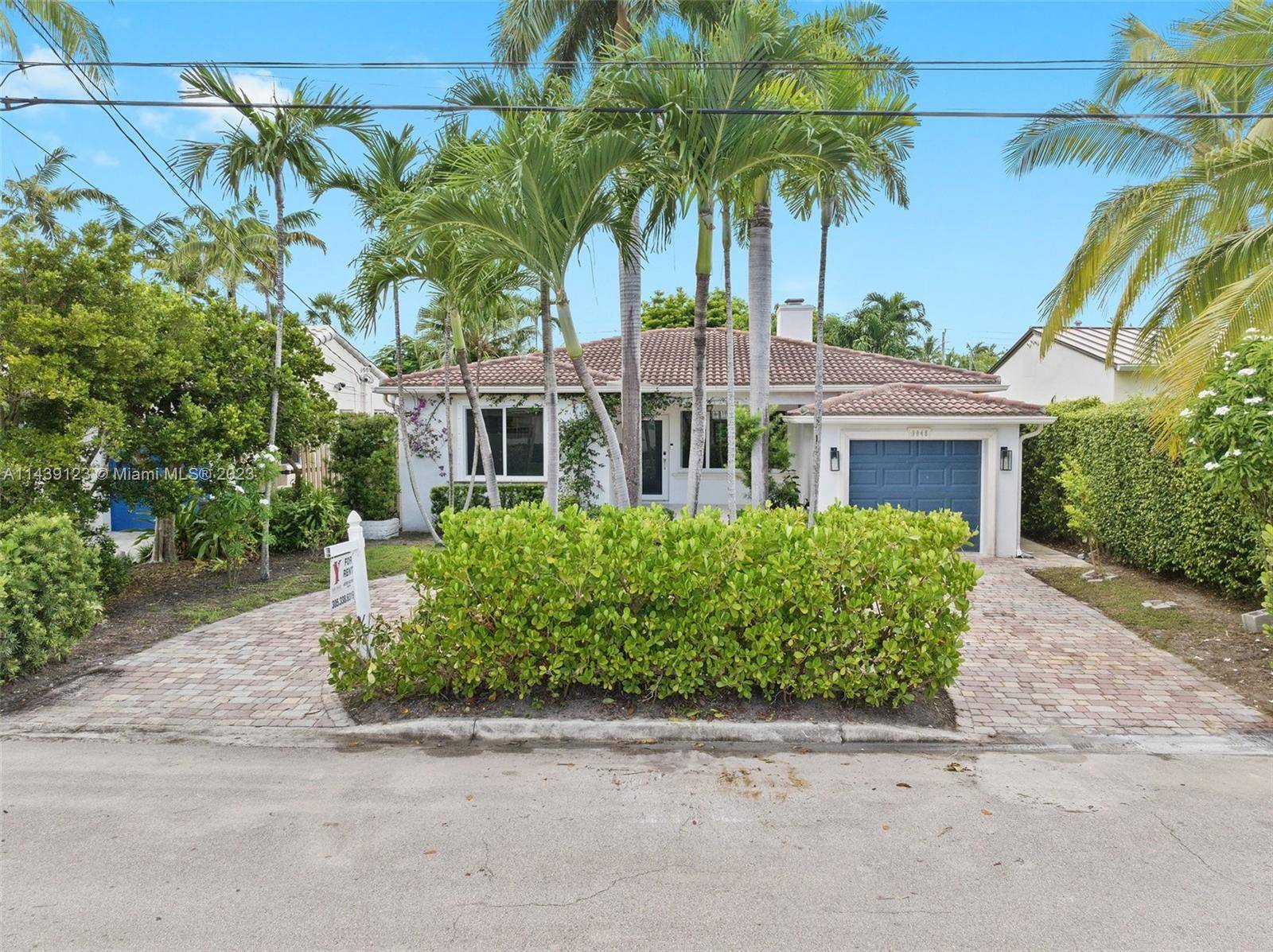 RENOVATED HOUSE IN THE DESIRABLE TOWN OF SURFSIDE !