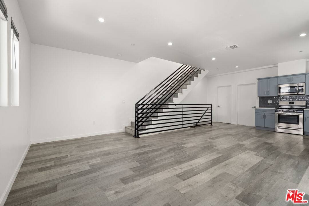 158  N Mariposa Ave 4BR Mid Wilshire La
