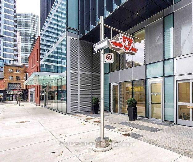 Move in ready ! Live in the heart of the city !