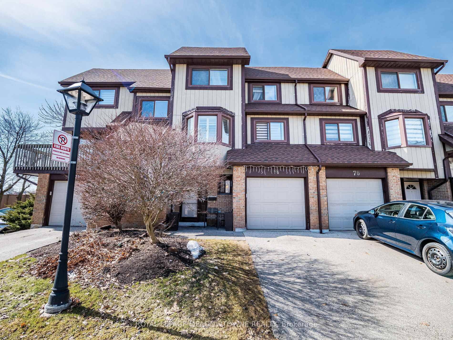 Charming Townhome in Meadowvale Steps to Everything !