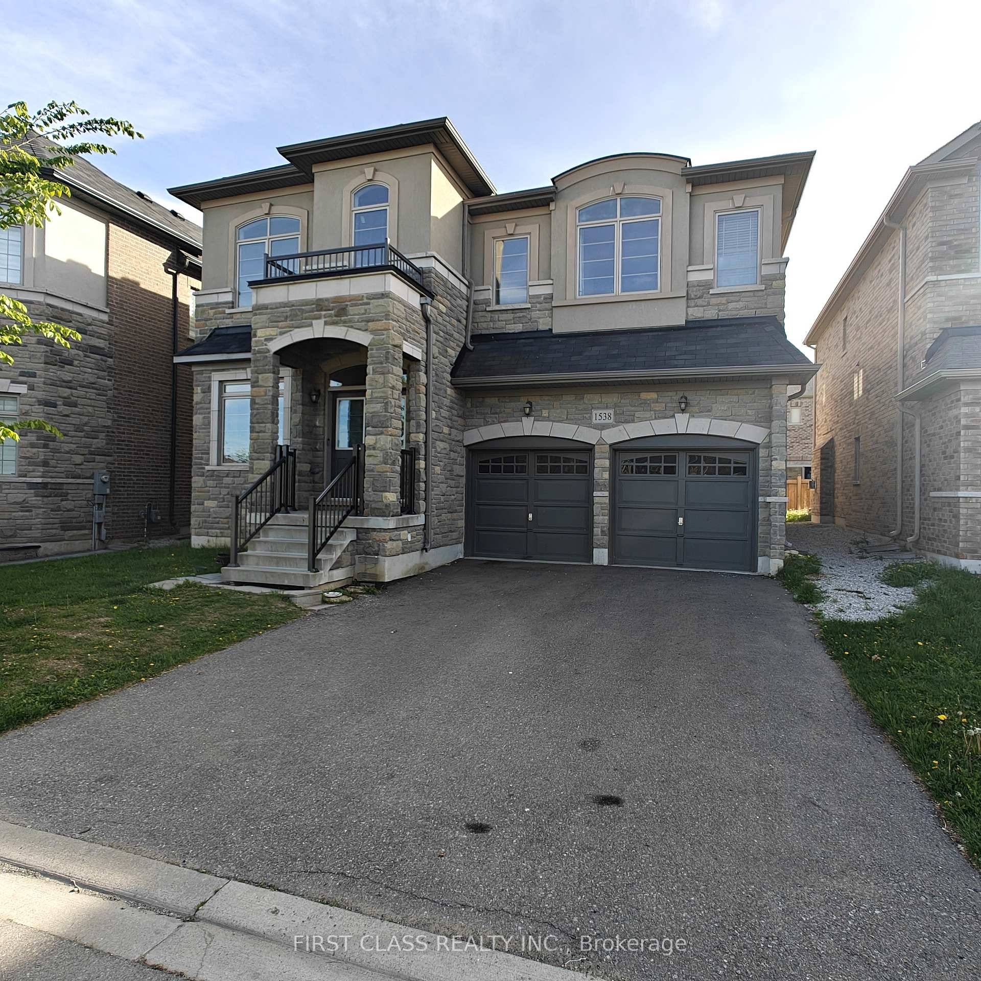 Stunning Detached Home 5 Bedrooms, 4 Bathrooms.