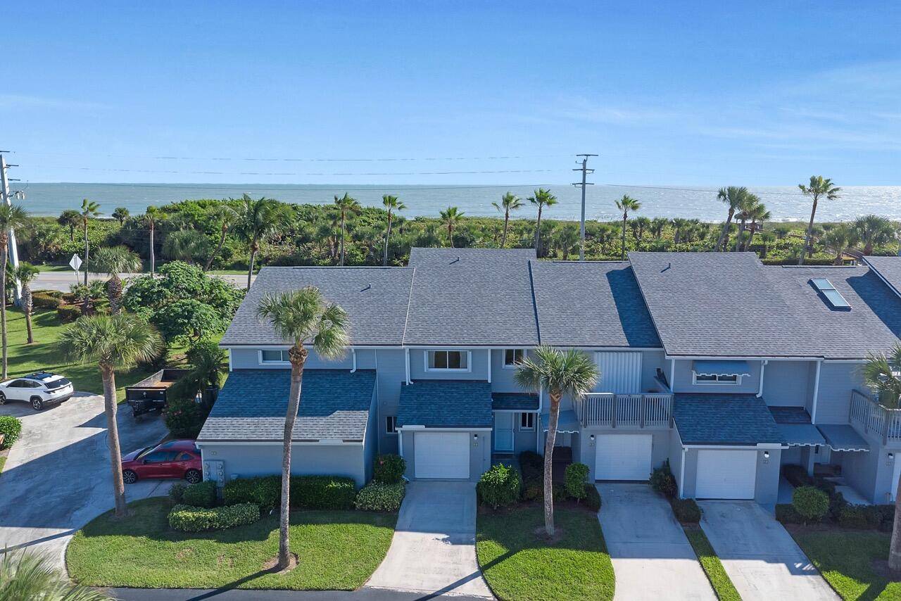 BEACHSIDE RENTAL Live the coastal dream in this beautifully furnished 2 bedroom, 2.