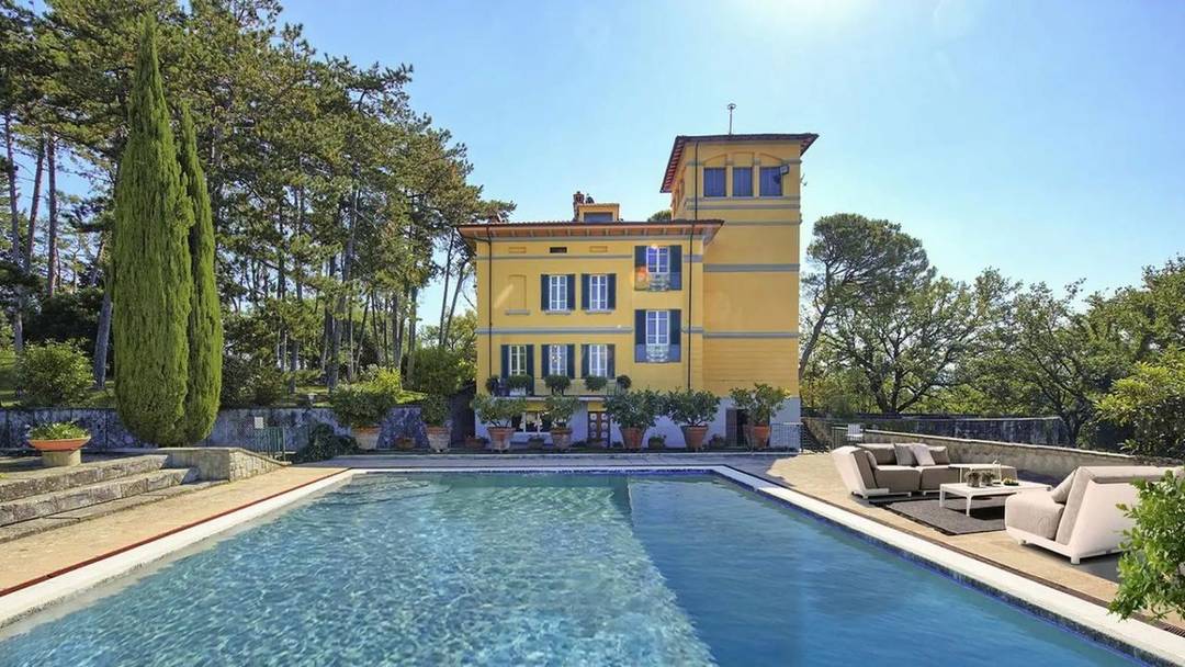 Restored Art Nouveau villa with panoramic views, pool, tennis court, greenhouse, consecrated chapel and private park for sale in Arezzo, Tuscany.