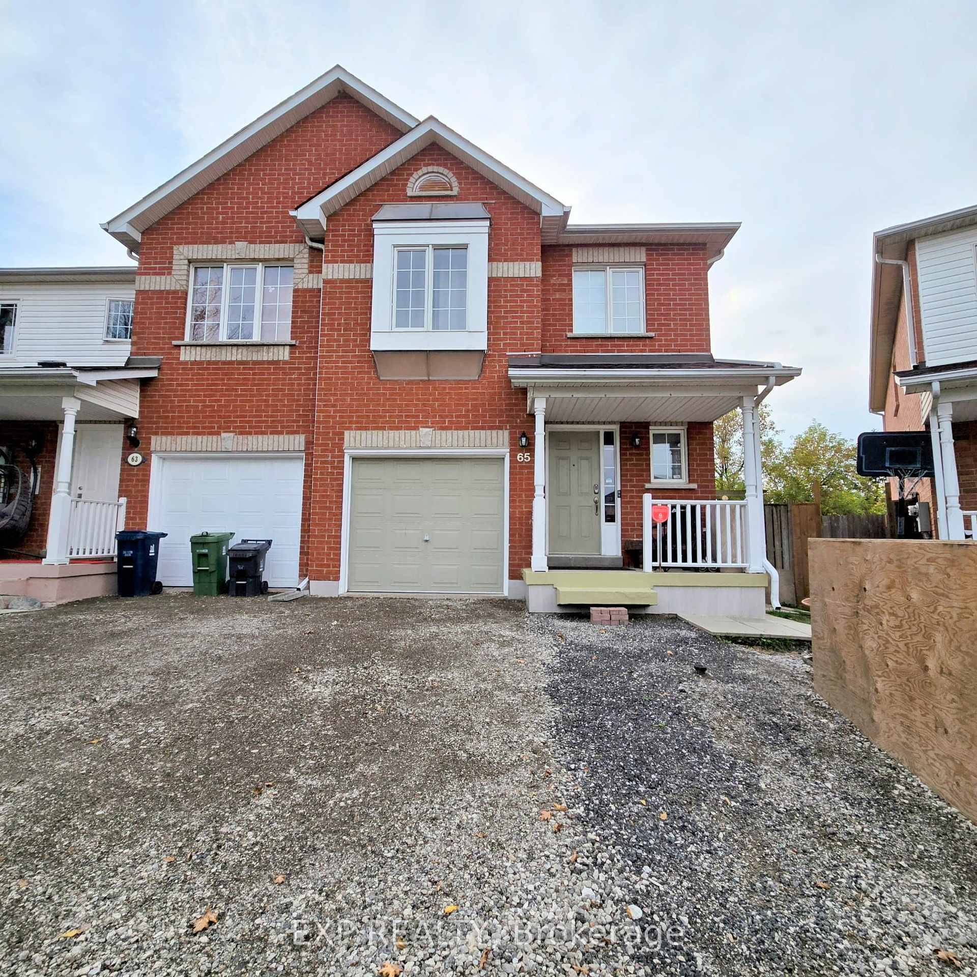 Move Into A Bright amp ; Modern Bachelor Unit Just Steps From Humber College, Etobicoke General Hospital, Woodbine Mall And Woodbine Racetrack Casino Entertainment.