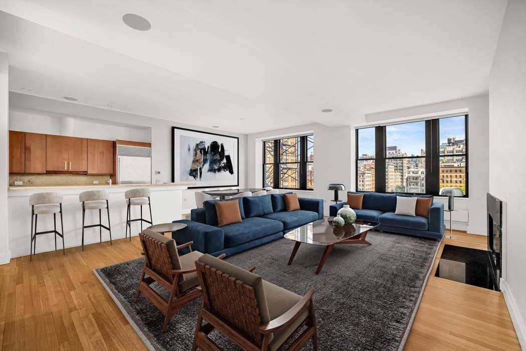 6D at 124 Hudson Street presents the opportunity to rent a large and luxurious 2 bedroom, 2 bathroom condominium in a prime TriBeCa location.