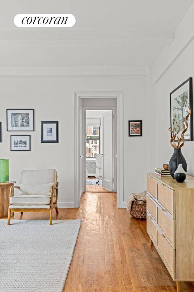 Perched on a high floor of a distinguished Fifth Avenue cooperative, this luminous one bedroom, one bathroom residence offers an elegant blend of prewar scale and thoughtful modernity.
