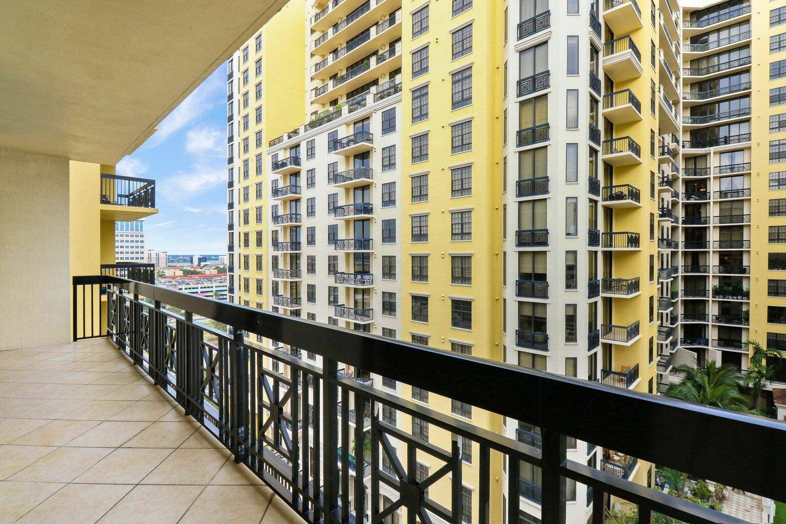 Gorgeous north facing 2 2 den in the luxurious One City Plaza building.