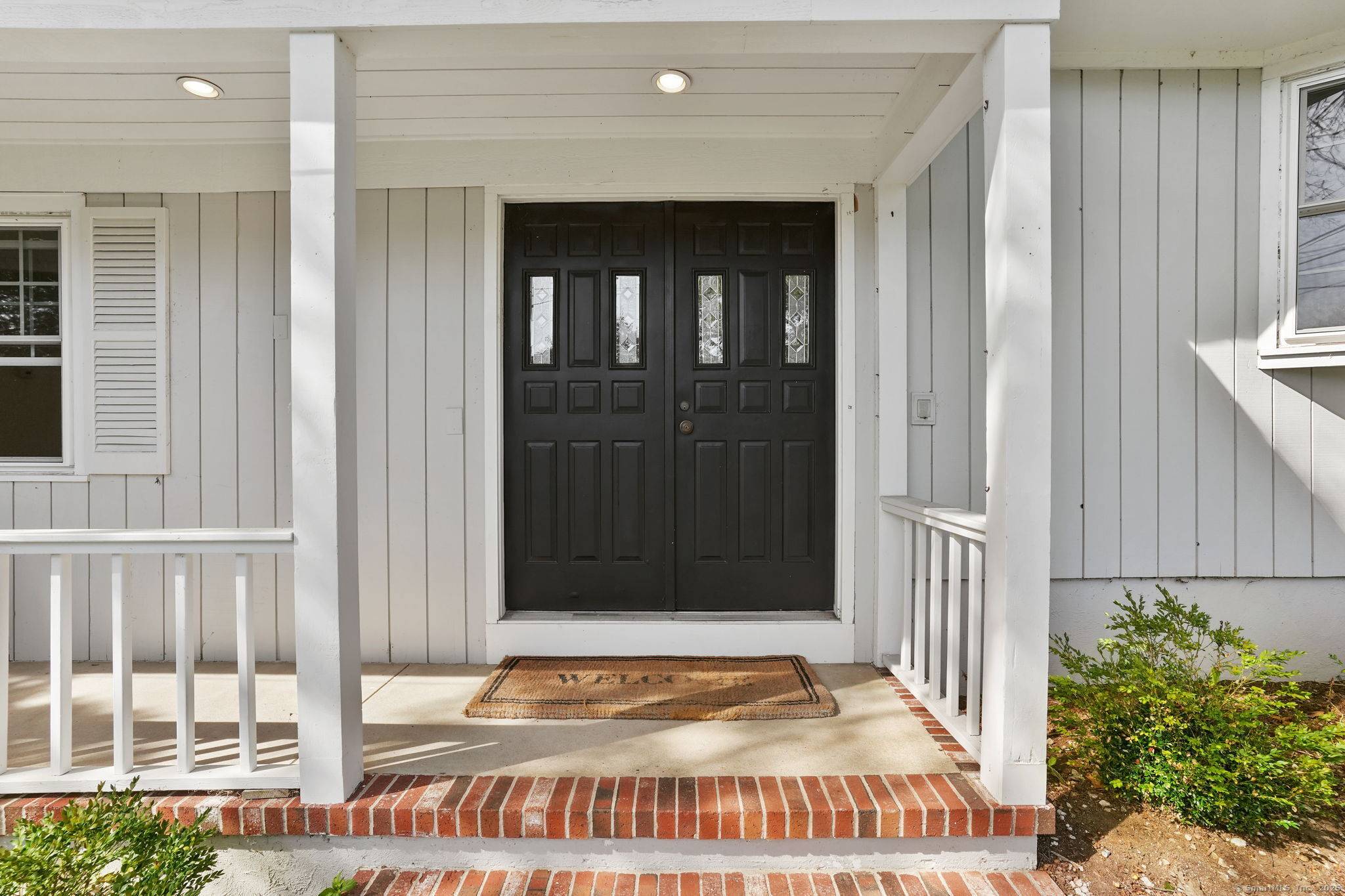 Charming and Updated Split Level Colonial Pet Friendly Walk to Town This 4 5 bedroom, 3.