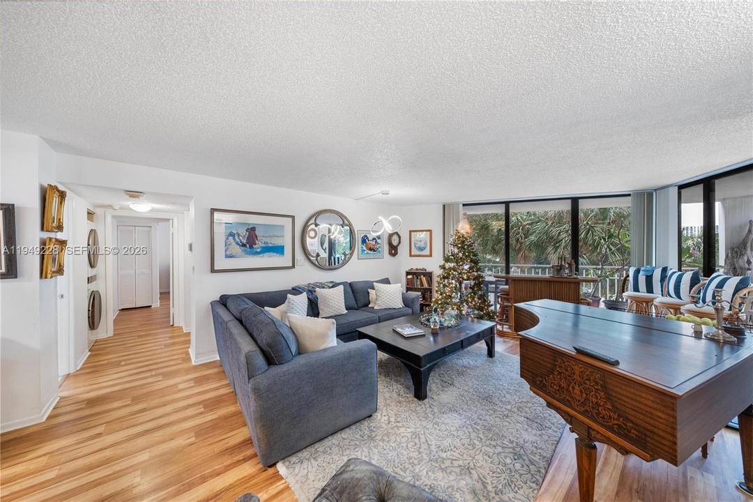 Spacious low floor corner unit with 2 bedrooms and 2 bathrooms, offering the potential to convert into a 3 bedroom layout.