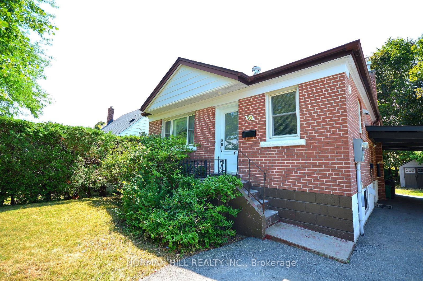 Modern amp ; Chic 3 Bedroom Main Floor Luxury Apartment.