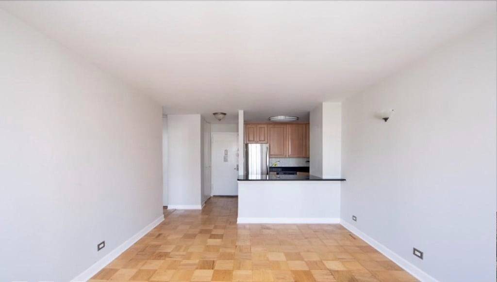 MASSIVE One Bedroom White Glove Service Pool, Gym amp ; Roof DeckWelcome to this oversized one bedroom residence at 340 East 93rd Street, a full service, white glove condominium in ...