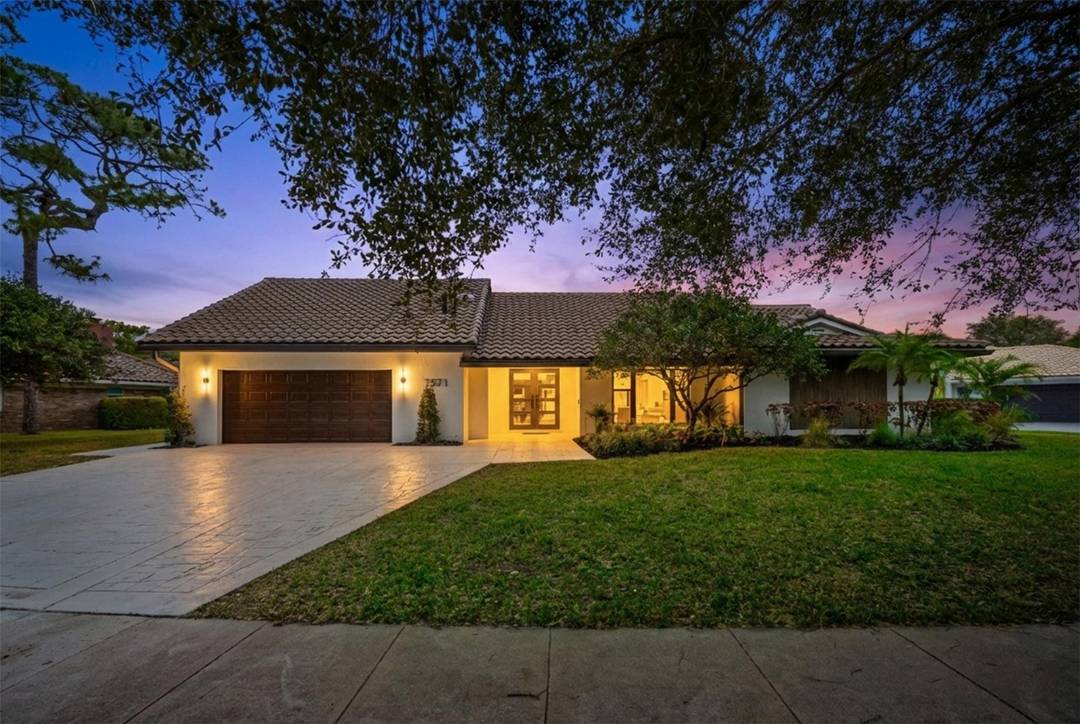 Experience refined living in this fully reimagined 5 bed 4 bath estate w office amp ; florida room set within the gated community of Estancia West.