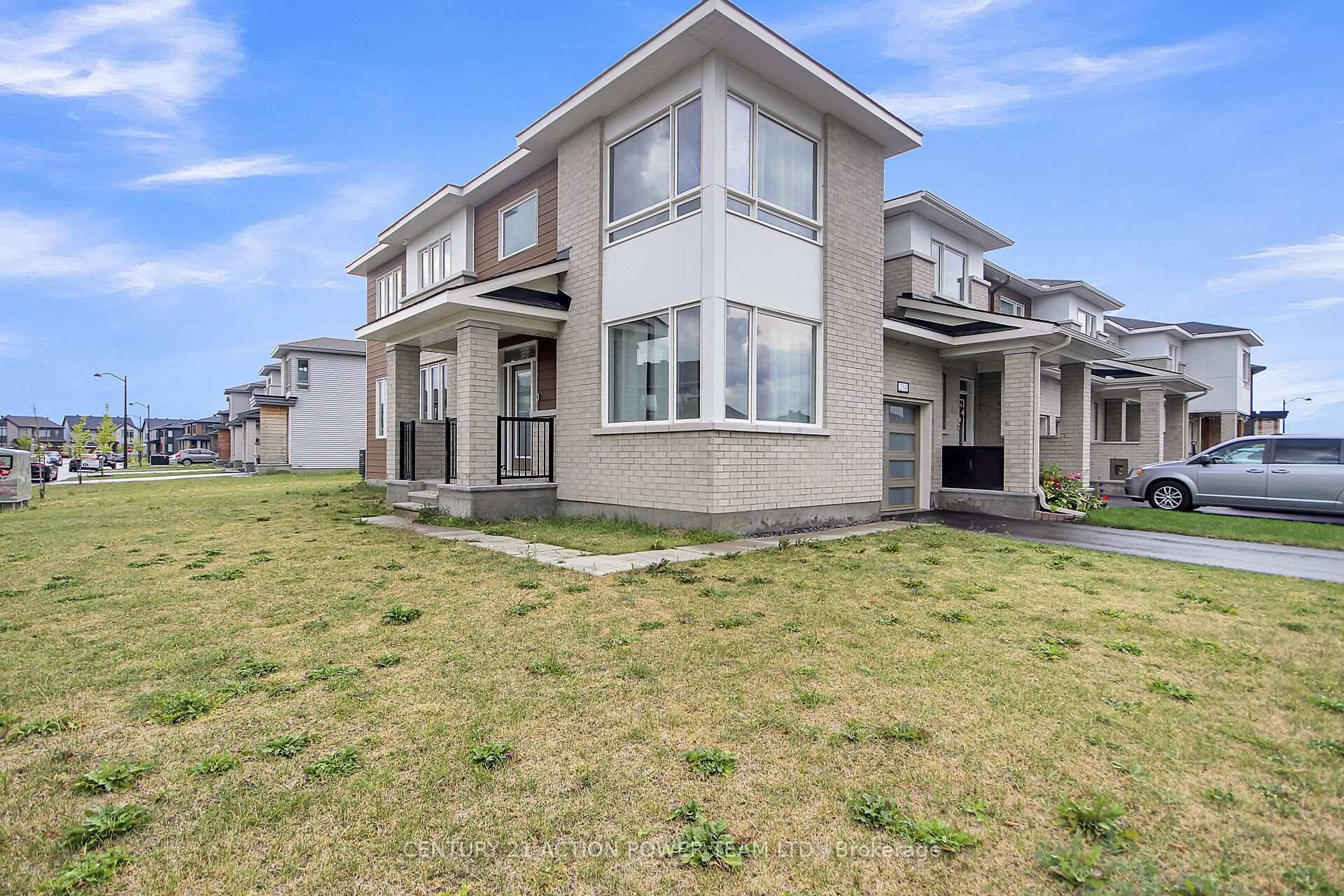 Welcome to 254 Ormiston Crescent, located in the desirable new Crown of Stonebridge community !