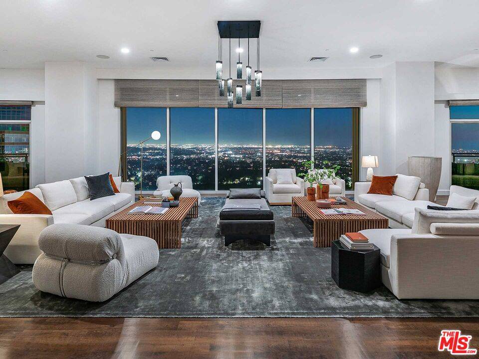 1  W Century Dr LA
