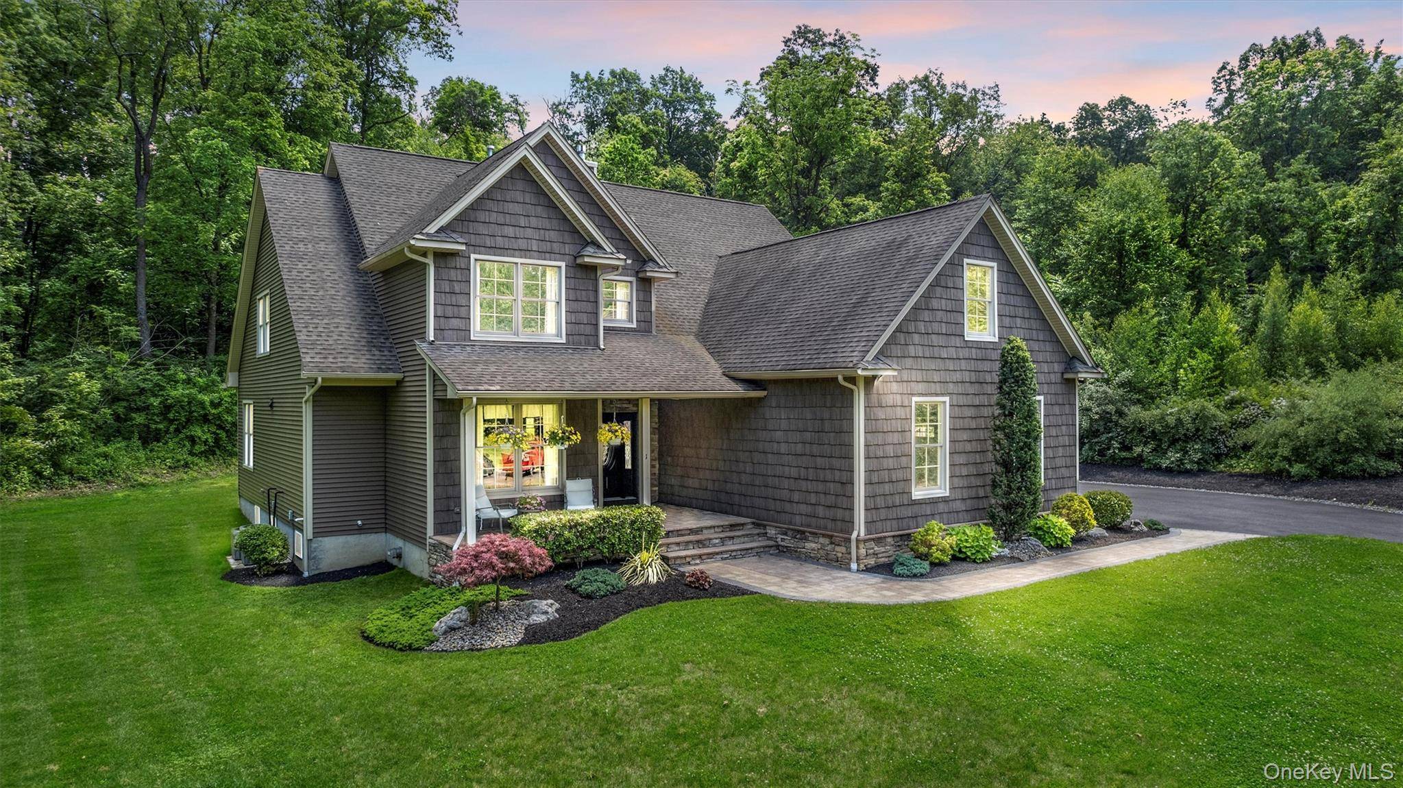 GORGEOUS CUSTOM COLONIAL BUILT IN 2016 !