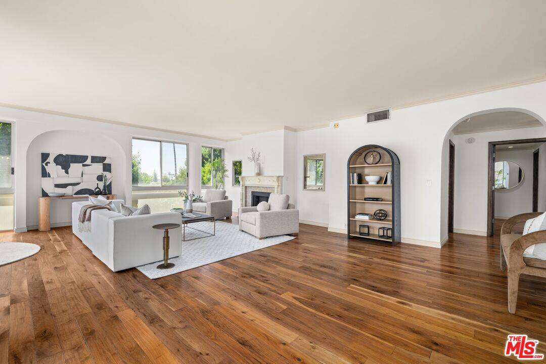 318  N Maple Dr 2BR Beverly Hills Post Office | B.H.P.O. La