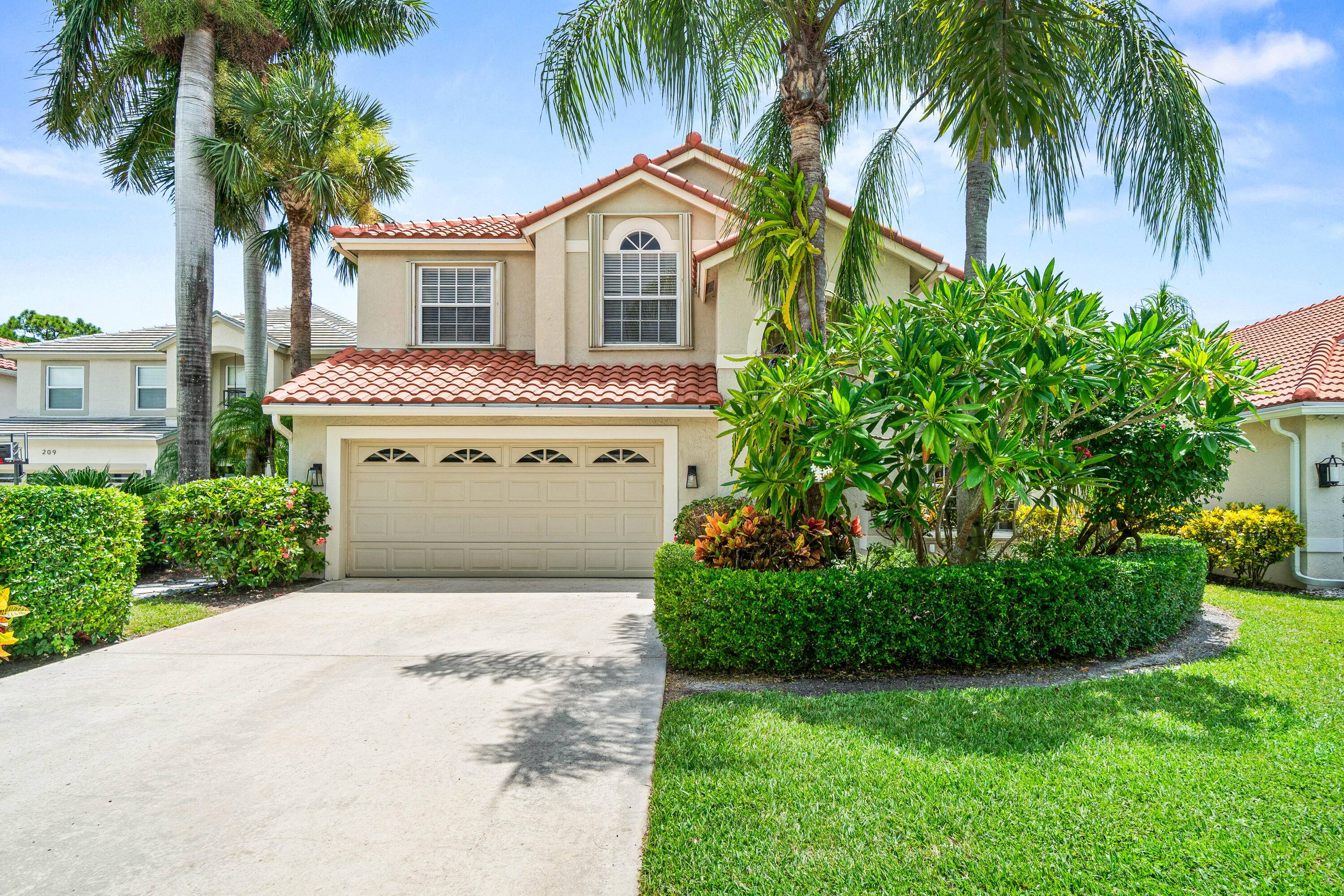 BRAND NEW ROOFWelcome home to this beautifully maintained 4 bedroom, 3 bath home in the sought after Hammock Trace neighborhood in Jupiter.