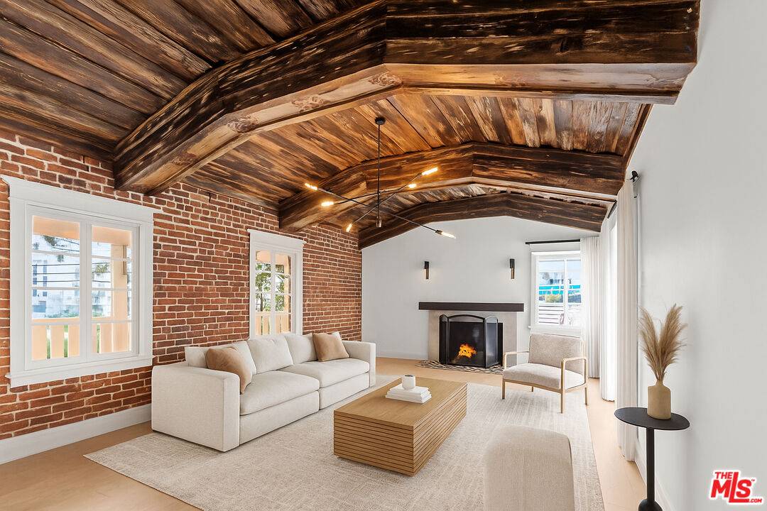 8467  W 4th St 2BR Beverly Grove La