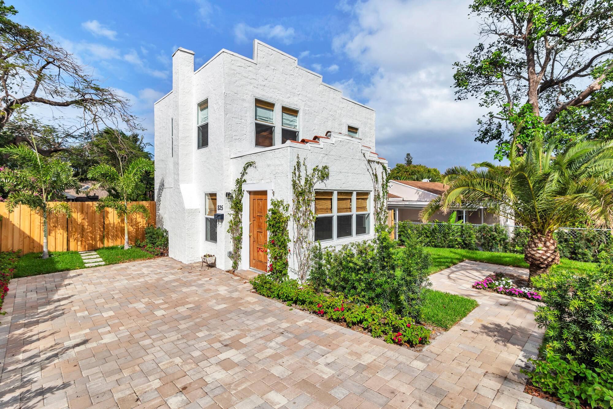 Classic two story 1926 Spanish Mission up in historic Northwood Hills !