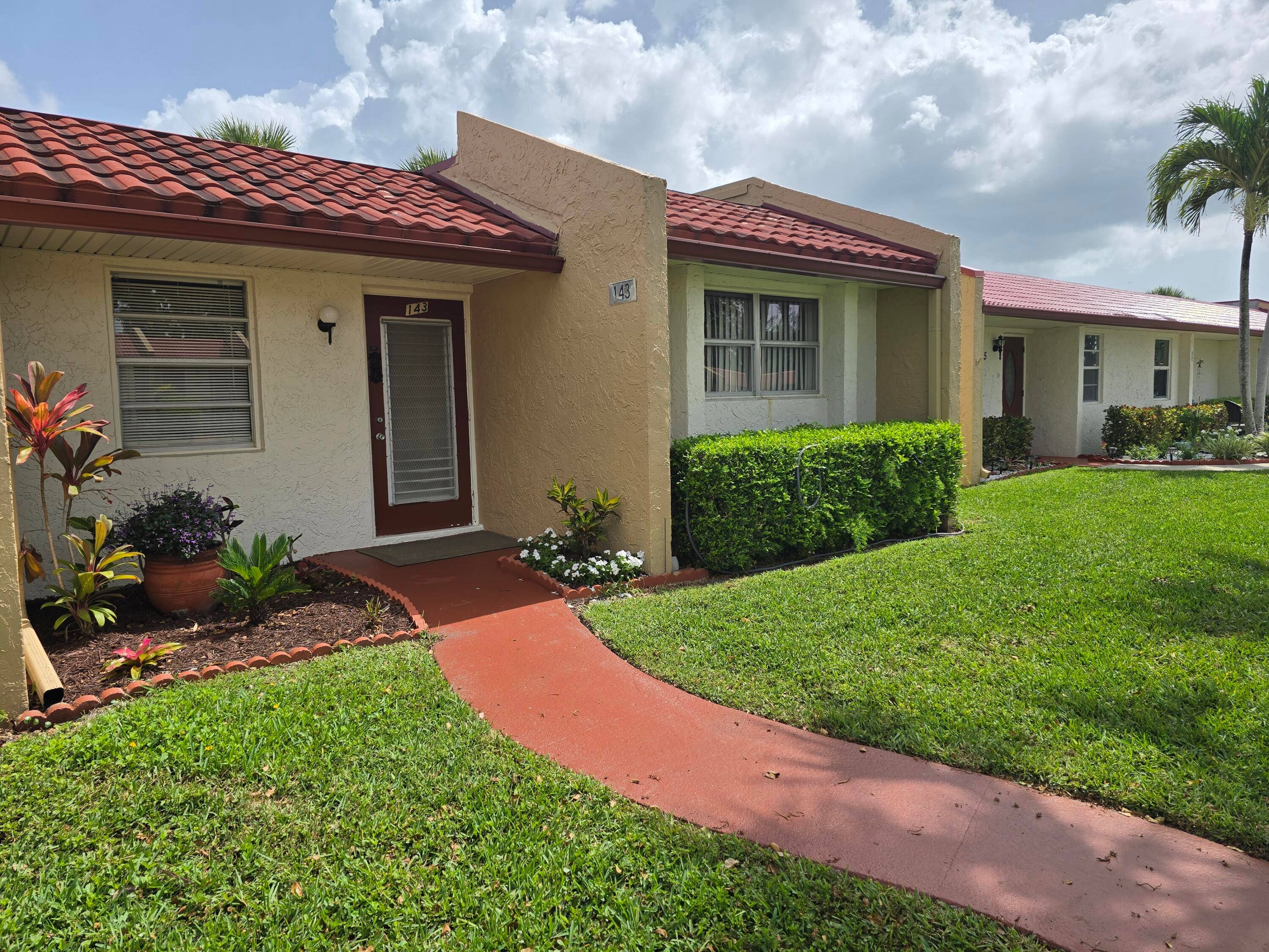 STEP INTO HOME WITH THIS LOVELY 2 2 VILLA, 2nd BEDROOM IS CURRENTLY OPEN TO LIVING AREA USED AS A DEN, COULD BE ENCLOSED TO MAKE IT A PRIVATE BEDROOM.