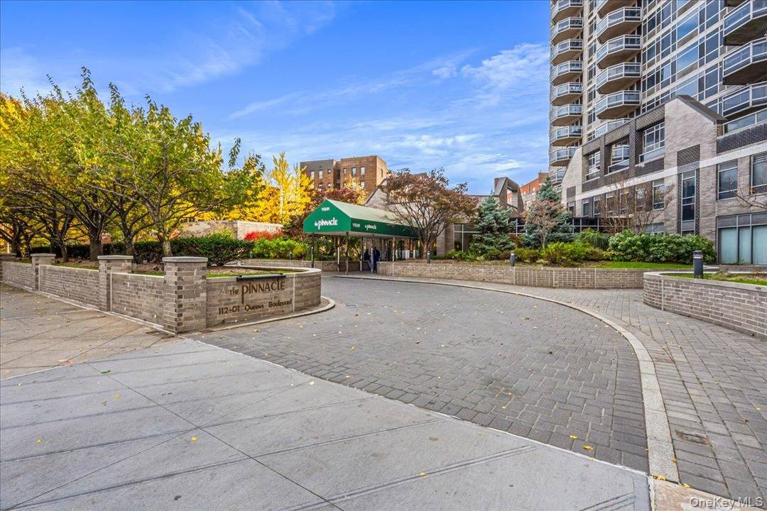 Housing Choice Vouchers Welcome Welcome to this Bright and Spacious 1, 327 sqft Corner Unit at the Luxury Pinnacle Condominium in Forest Hills.