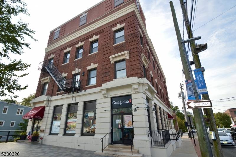 Located in the iconic Eastman Building in the center of downtown Millburn, NJ This newly built 3 bedroom apartment will appeal to luxury tenants.