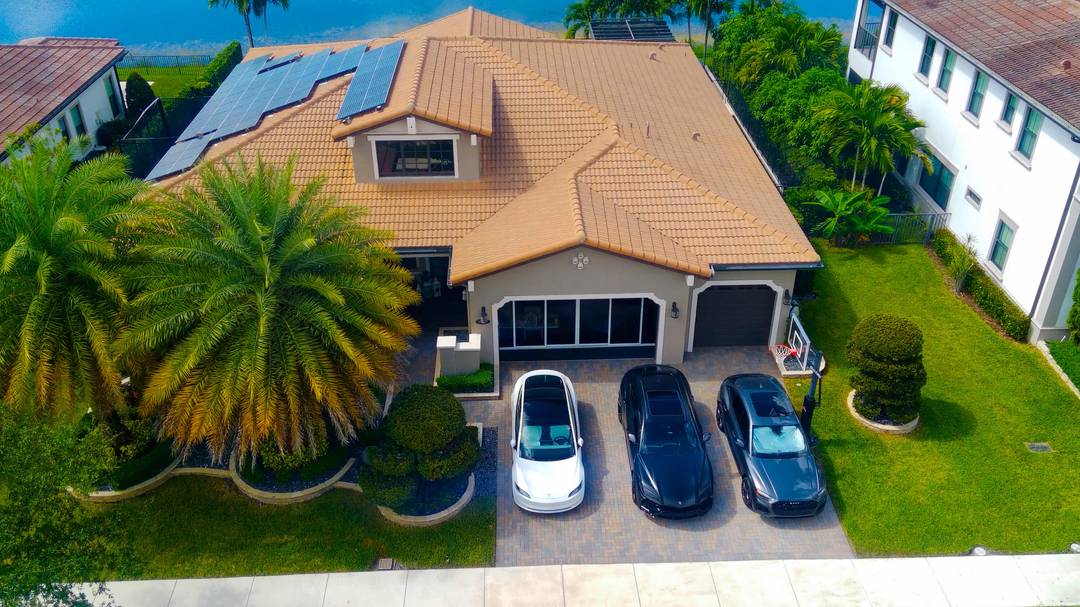 Luxurious 5 bed, 4 bath estate in the prestigious gated community of Watercrest, Parkland.