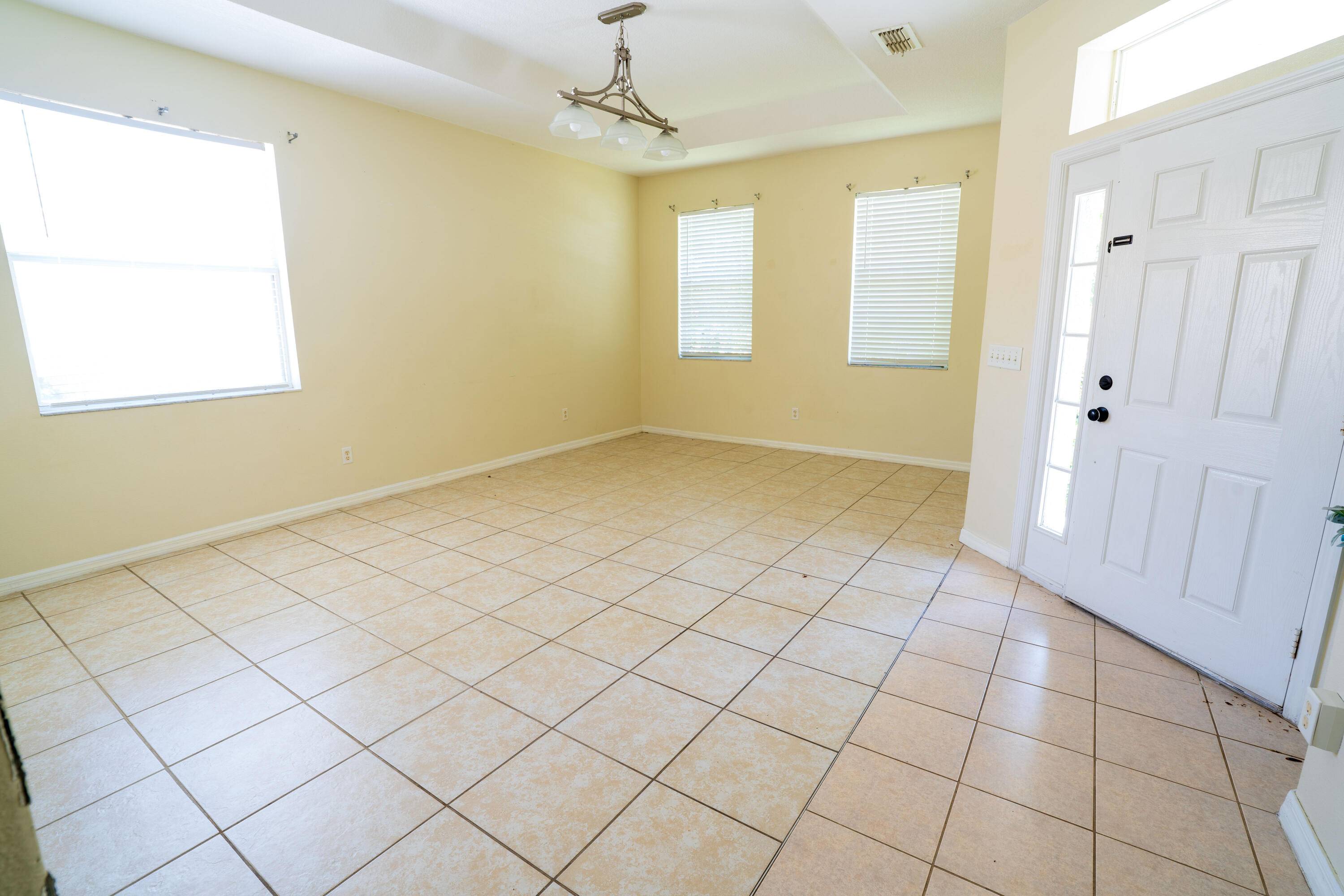 Nestled in the tranquil neighborhood of the sleepy hollow in Leesburg, this charming 4 bedroom house is a hidden gem just waiting your person touch.