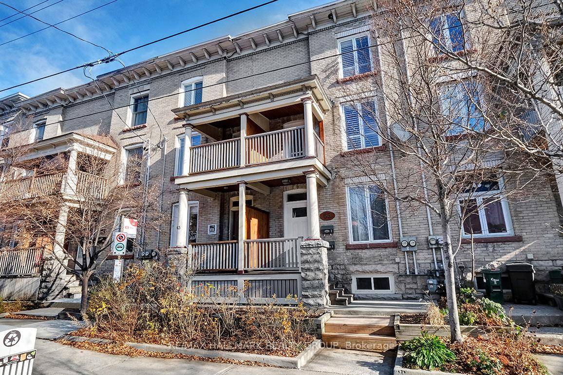 FABULOUS LOCATION ! A nicely upgraded one bedroom one bathroom apartment in Little Italy.