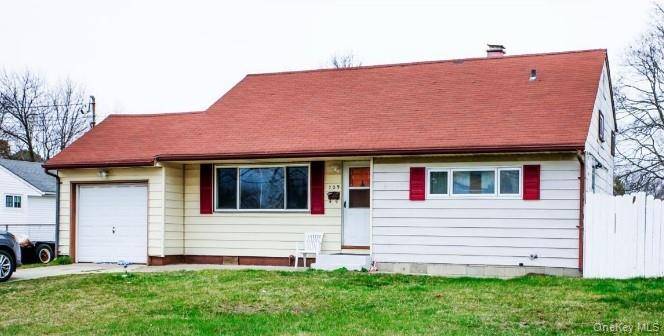 Charming and well maintained 3 bed, 2 bath ranch home on a quiet Brentwood street !