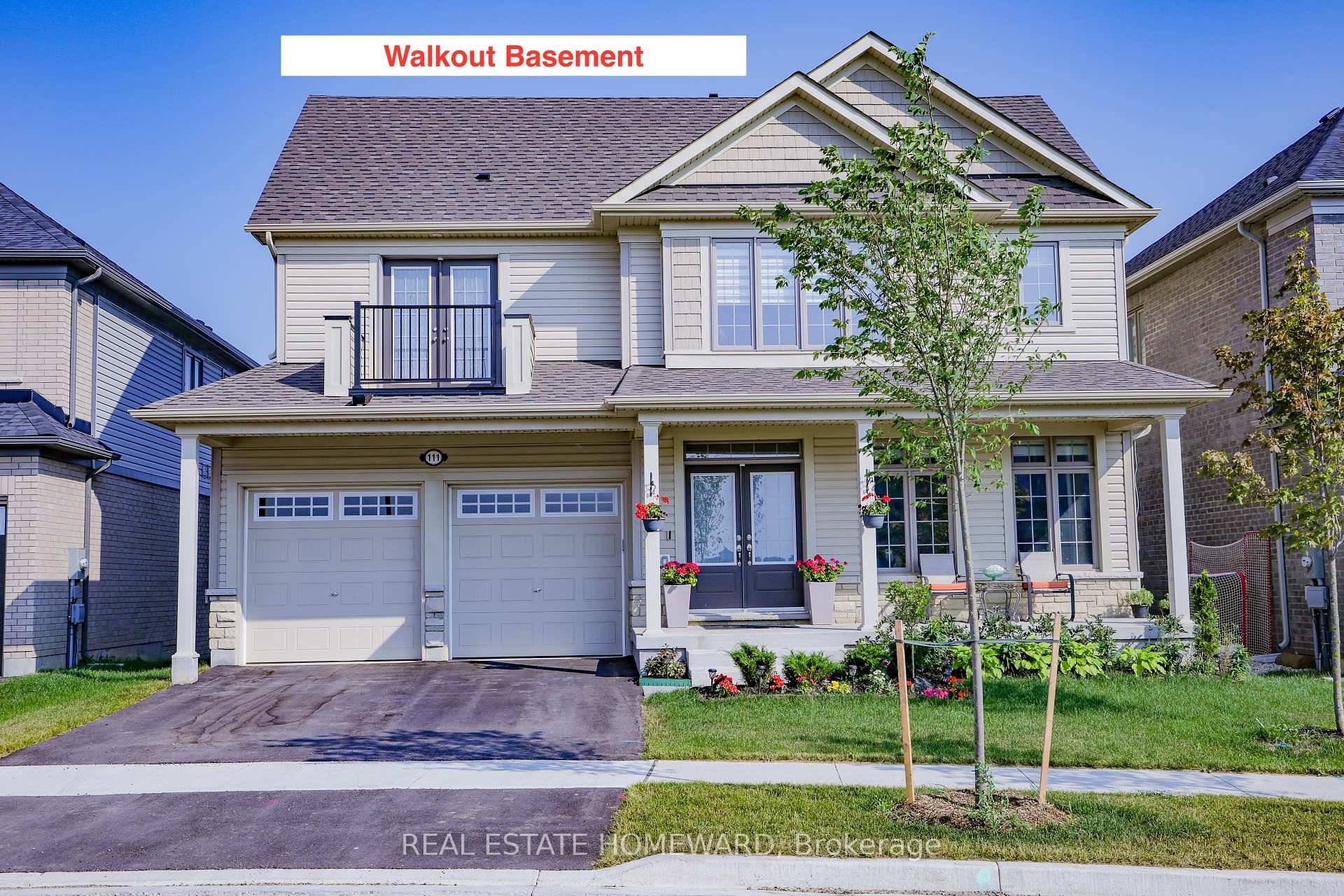 This extremely spacious family home located in the heart of Fergus features 2 spacious levels plus a loft, and includes 5 bedrooms and 5 bathrooms,.