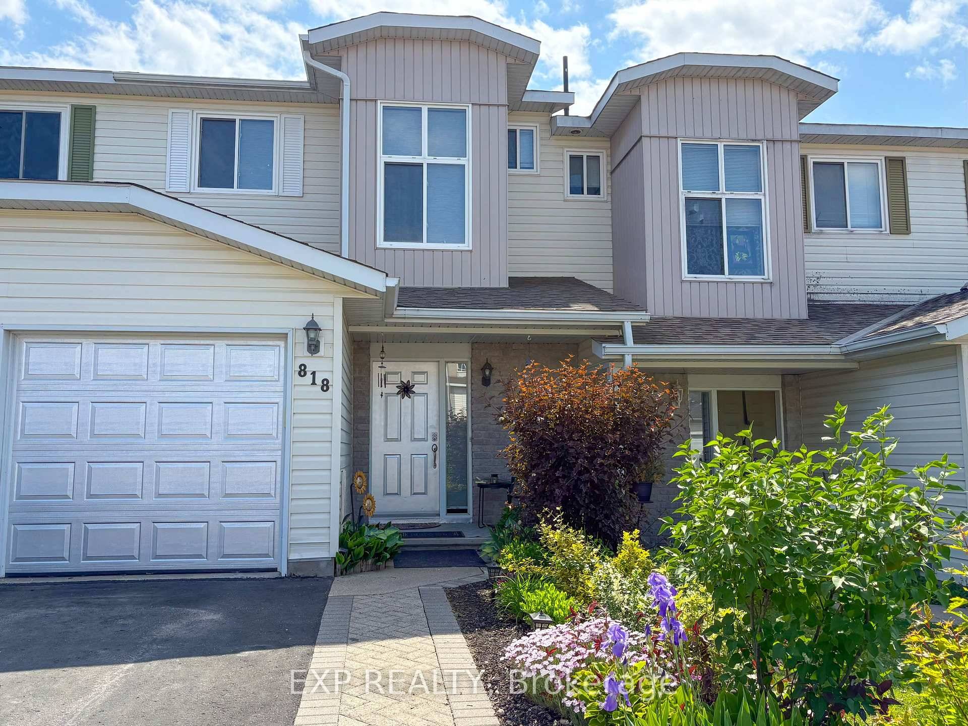 Fully Renovated 2 Storey Townhome Move In Ready !
