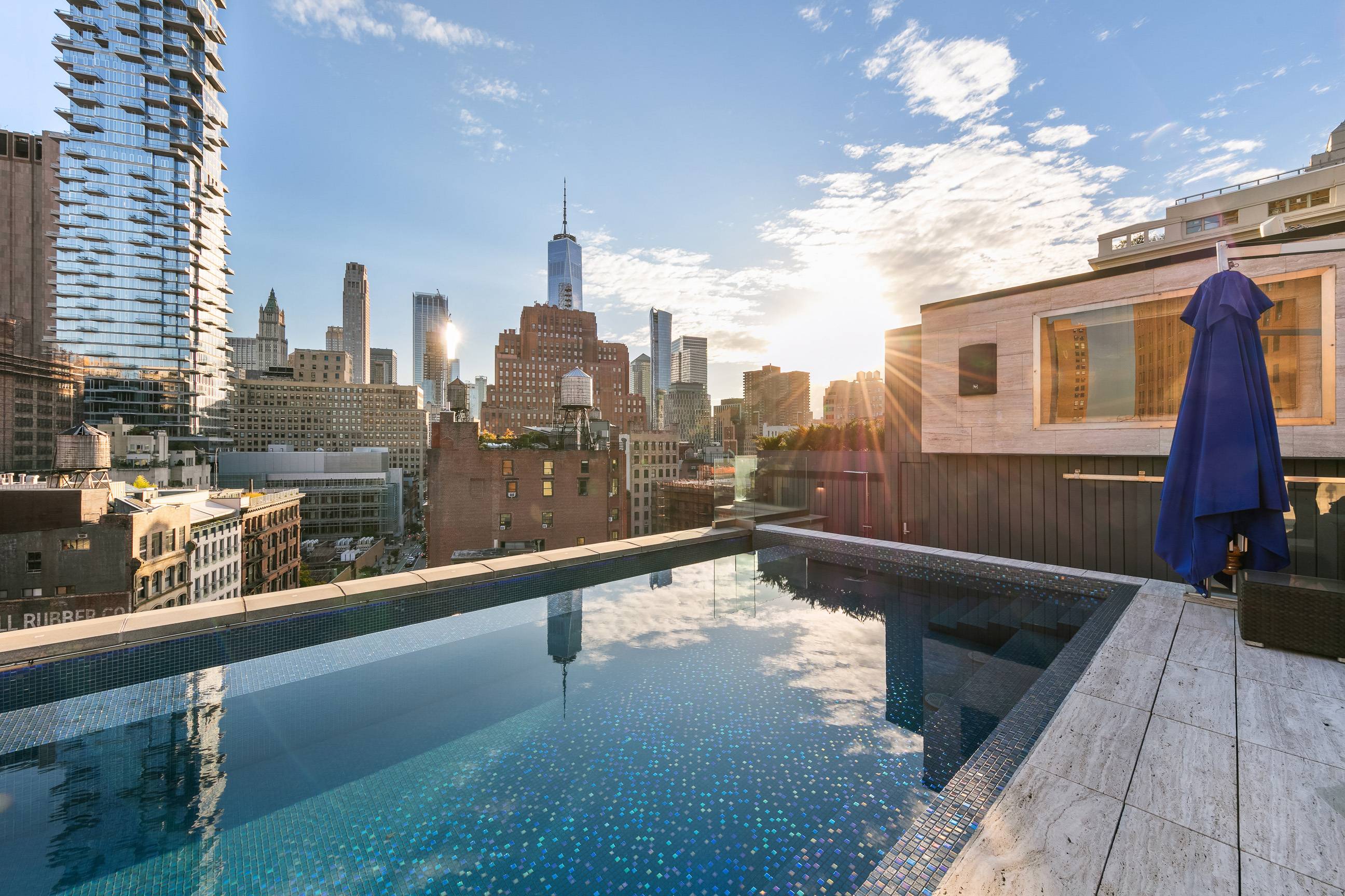 Situated in the heart of prime TriBeCa, this incredible penthouse is the product of meticulous design, a commitment to state of the art amenities and a carefully curated aesthetic.