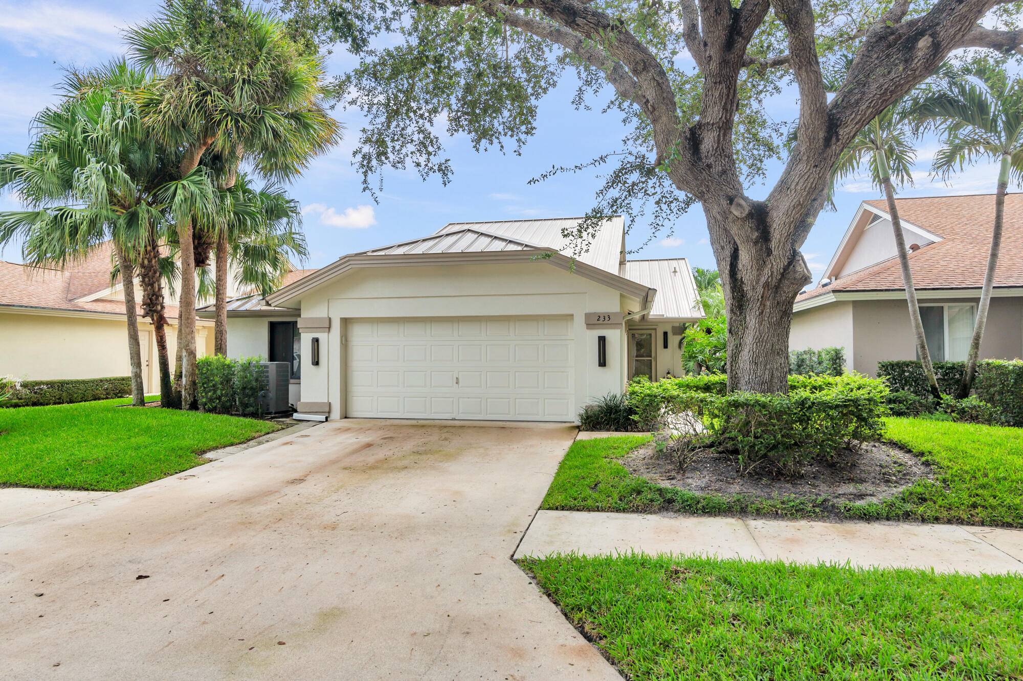 Perfectly situated in the sought after community of The River at the Bluffs, this lovely single family home offers 3 spacious bedrooms, 2 full bathrooms, 2 car garage, fenced in ...
