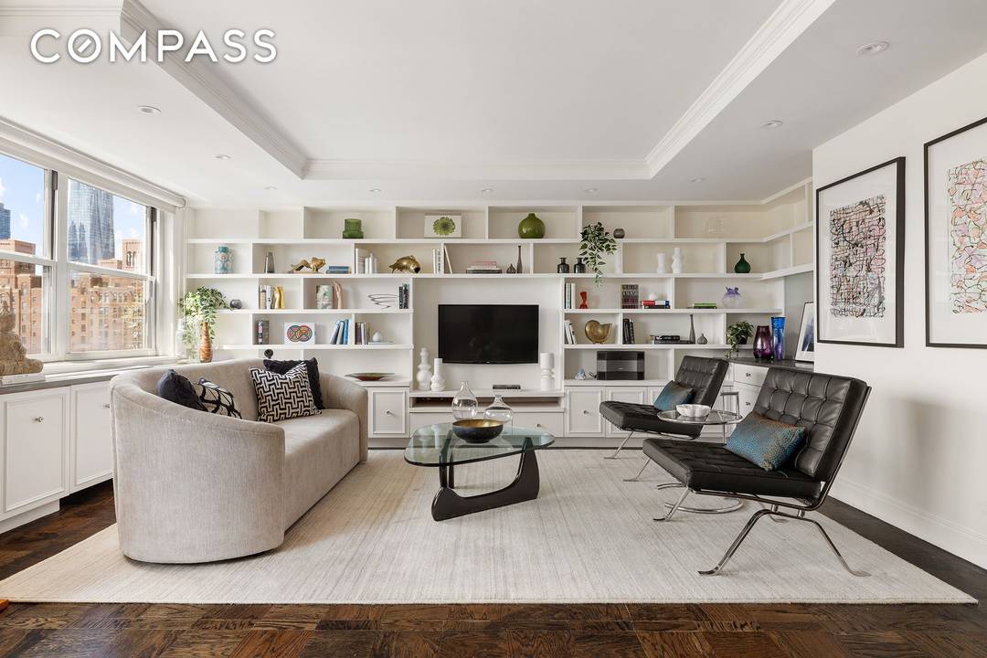 This Chelsea apartment is a fantastic opportunity to customize your new home, with pricing that s designed to sell quickly, supported by comparable market analysis.