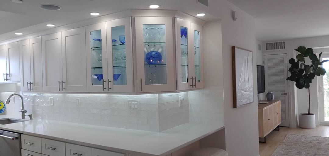 Oceanfront South east corner Unit third floor, available for seasonal lease.