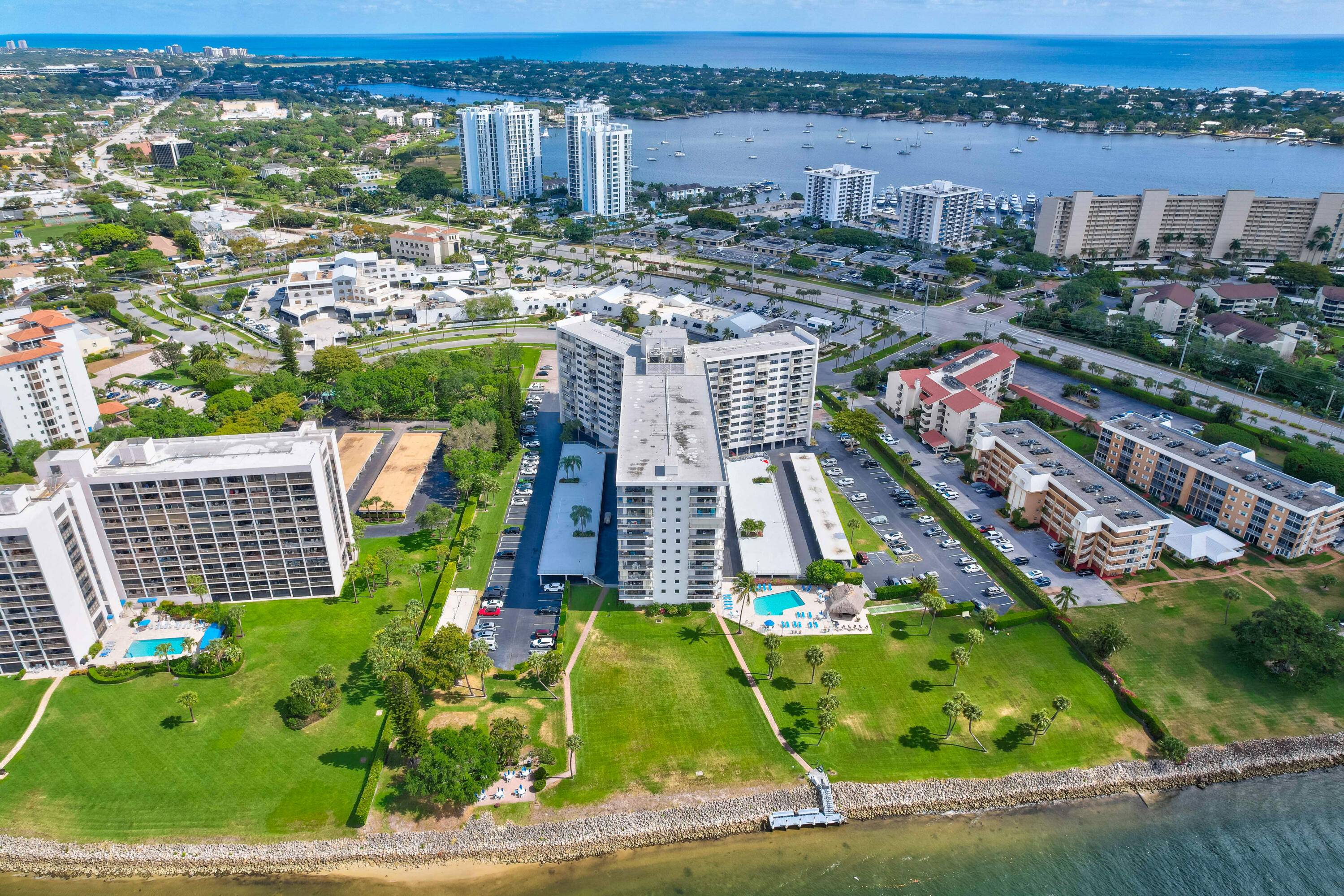 Welcome to the Gemini. One of North Palm Beach's treasured condo's along the intracoastal waterway.