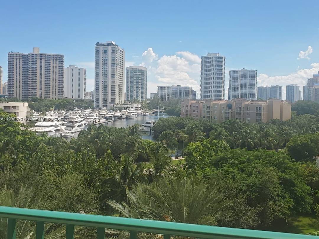 GORGEOUS FULLY FURNISHED TURN KEY UNIT in the Prestigious AVENTURA TURNBERRY VILLAGE South Tower.