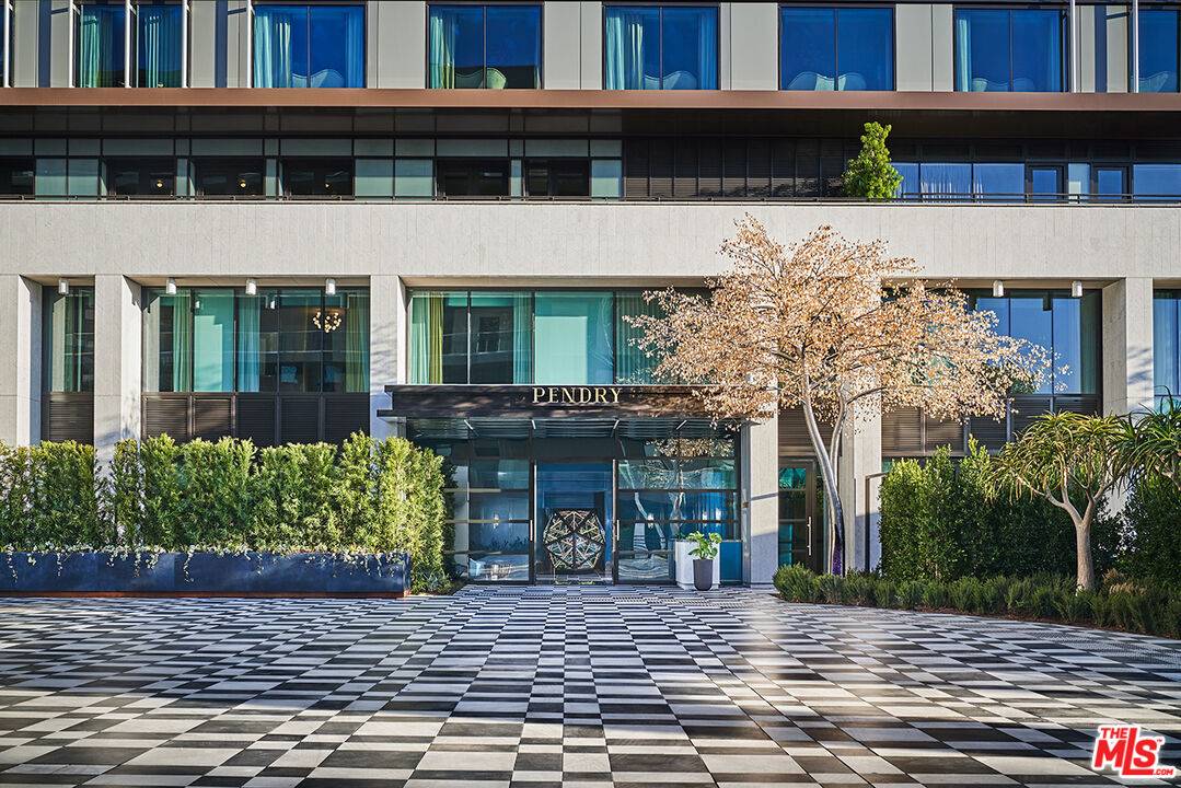 8420  W Sunset Blvd 3BR Sunset Strip La