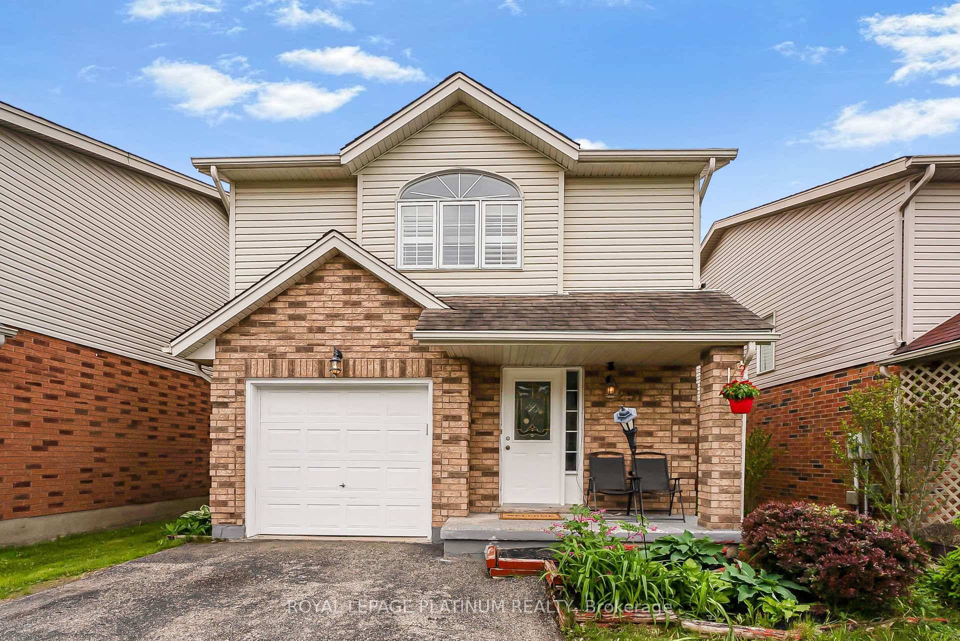 This beautifully maintained detached house checks all the boxes !