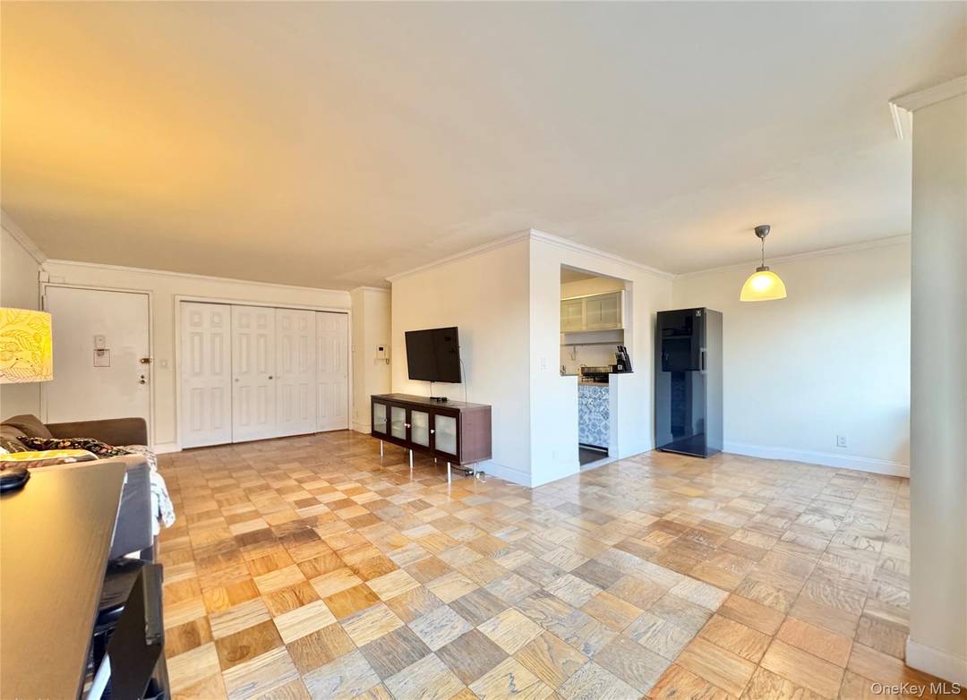 ALL INCLUSIVE Maintenance INCLUDING ELECTRICITY and Property Taxes !