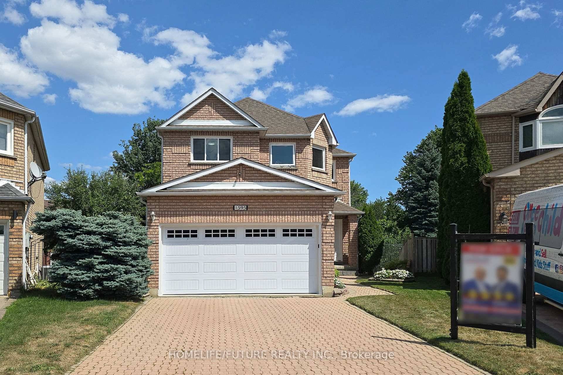 Welcome to this exceptional 4 bedroom detatched residence, nestled on expansive pie shaped lot in a highly sought after pickering neighbourhood.